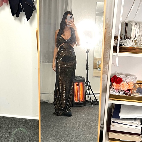 HALSTON
Chloe Sequinned Evening Gown - Picture 1 of 5